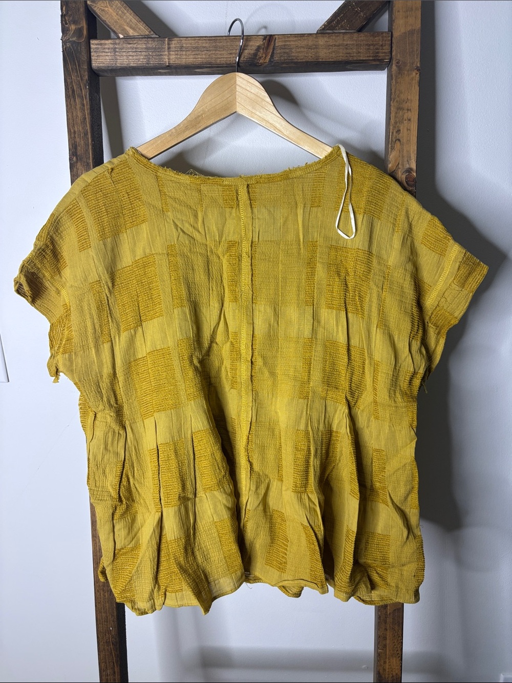 Umgee Mustard Textured V-Neck Short Sleeve Blouse Size S - Picture 4 of 4